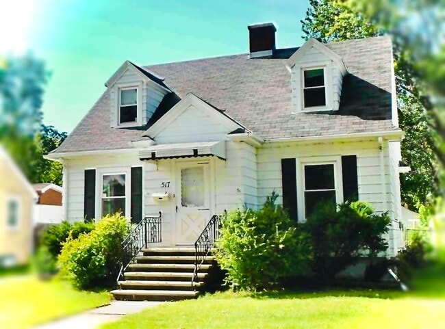 Building Photo - 517 Columbia Ave
