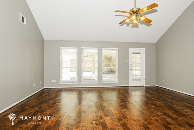 Foto del edificio - 3519 Lindenfield Dr
