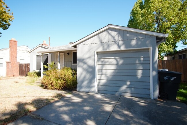 Building Photo - 2739 Kroy Way