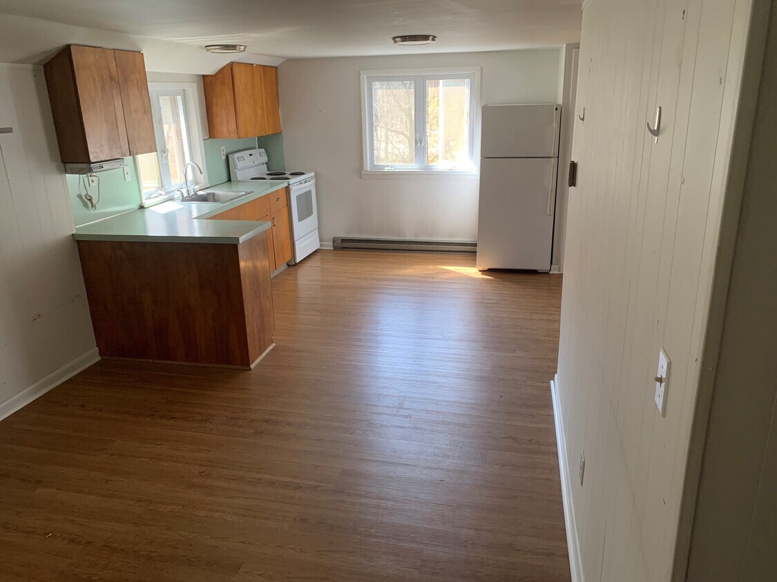 2421 Phillips Rd, Castleton On Hudson, NY 12033 House Rental in