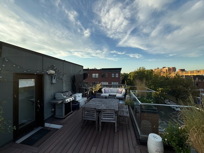 Building Photo - 1100 W St NW