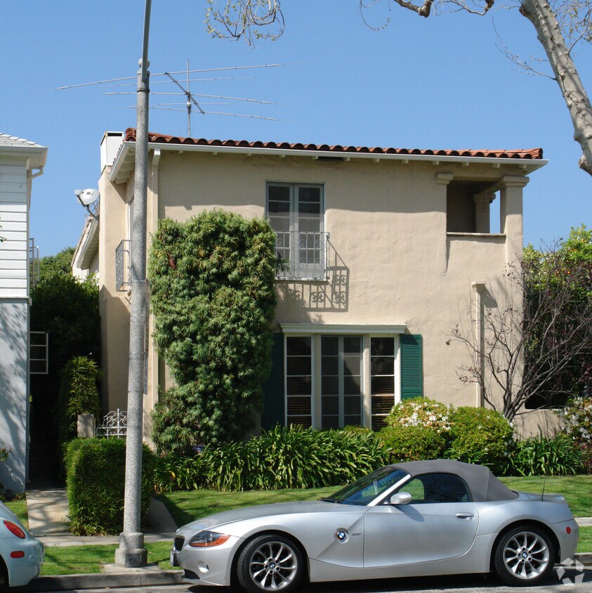 Building Photo - 9929 Robbins Dr