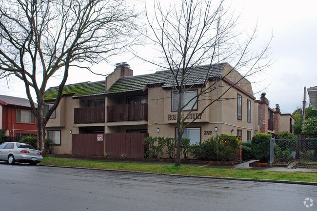 Building Photo - Rustic Court Apartments