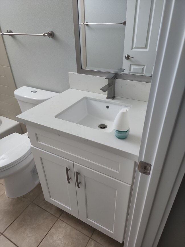 Building Photo - 4 bedroom single level home zoned for Reed...