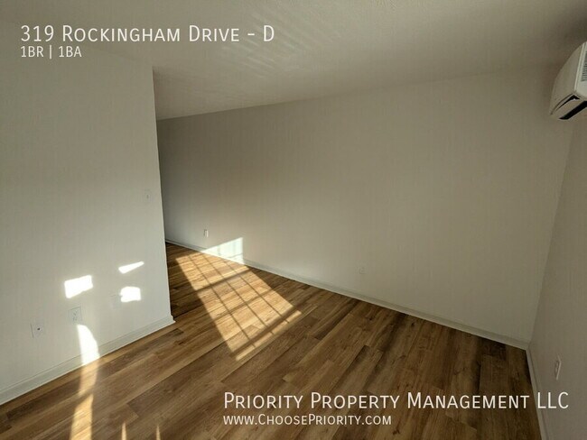 Foto del edificio - 319 Rockingham Dr
