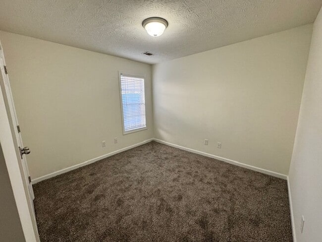 Building Photo - 161 Cold Water Terrace