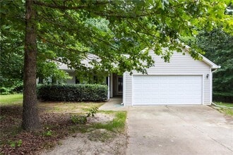 Building Photo - 2804 James Henry Dr