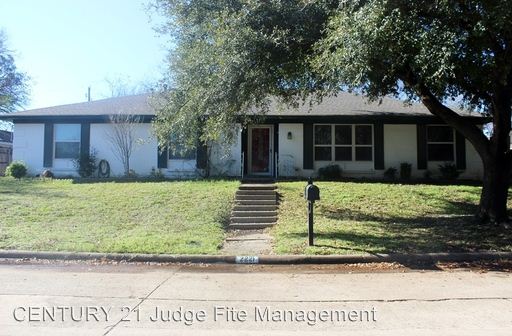 Primary Photo - 2221 Ravenwood Dr