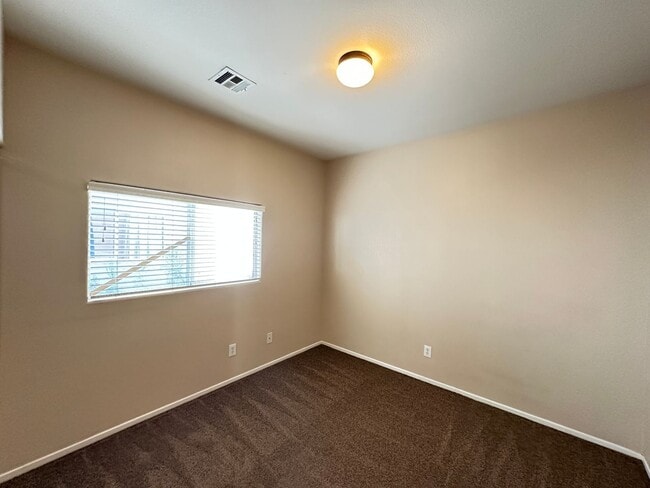 Building Photo - DESERT WILLOWS