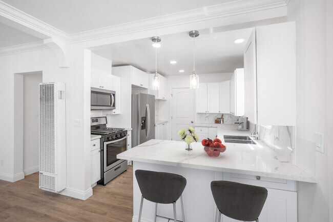 Kitchen - 5402 Monroe St