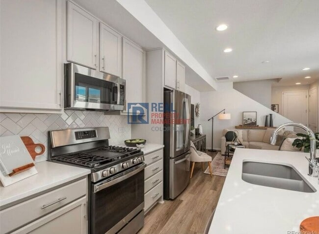 Building Photo - 1675 S Andes Way