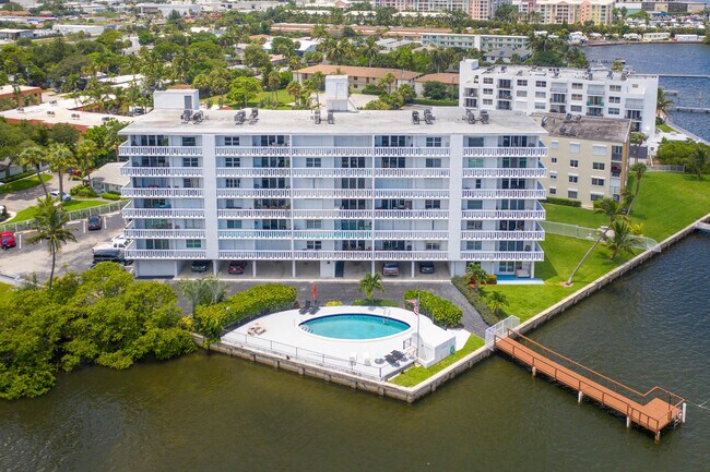 Building Photo - 231 E Lantana Rd