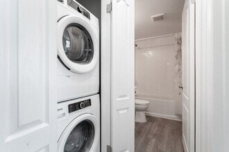 Building Photo - 150 & 160 Hughson St South