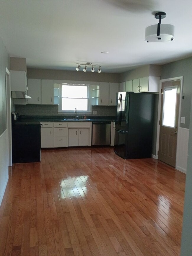 Foto del edificio - 3BR/1 Bath  SFH in West Virginia