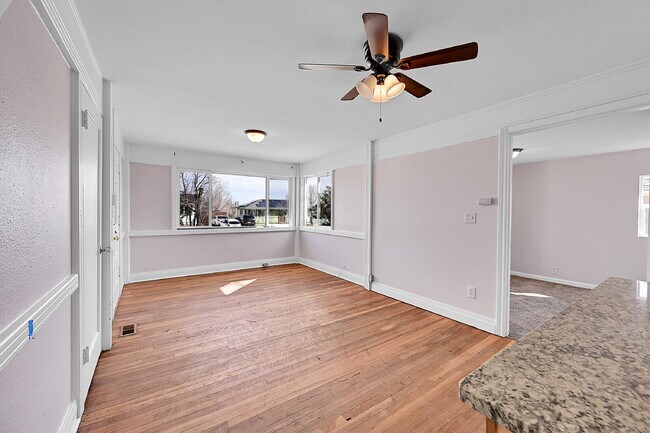 Foto del edificio - $2,140.95, $200 Off Cleaning Voucher, 4 Beds 1 Bath Single Family Home in Denver with Washer and ...