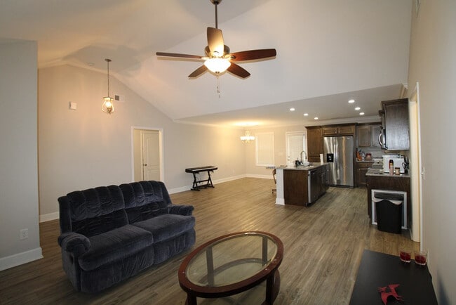 Building Photo - 1315 Mayfield Dr