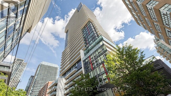 Building Photo - 185 Roehampton Ave