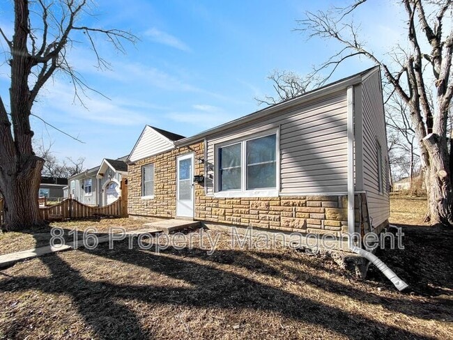 Building Photo - 2918 S 51st St