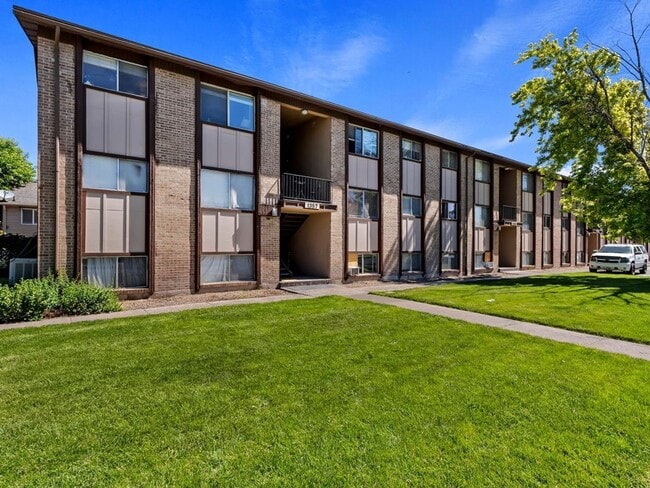 Foto del edificio - 1355 N Redwood Rd