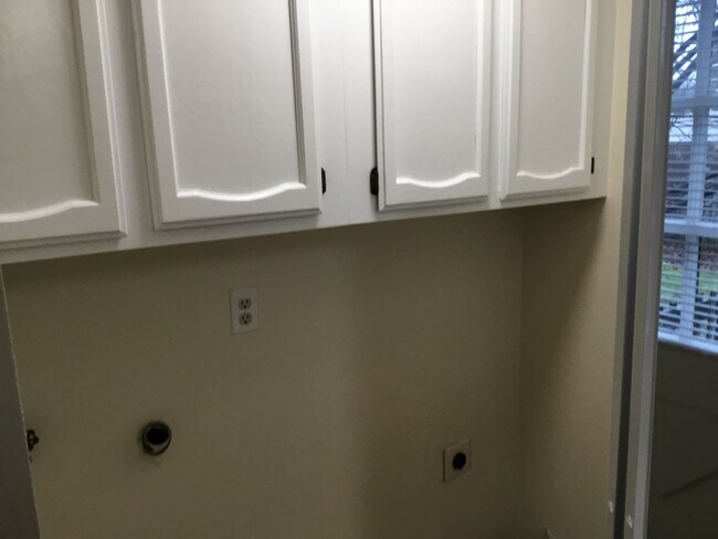 Building Photo - 161B01