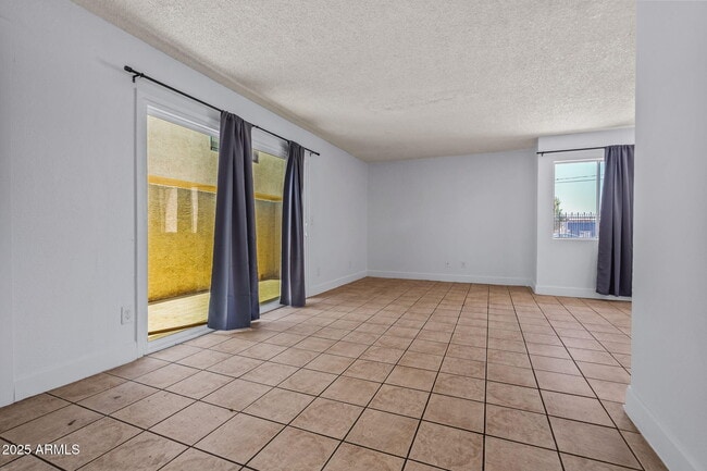 Building Photo - 2698 N 43rd Ave