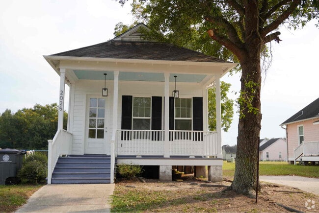 Building Photo - 2025 Elvin Dr
