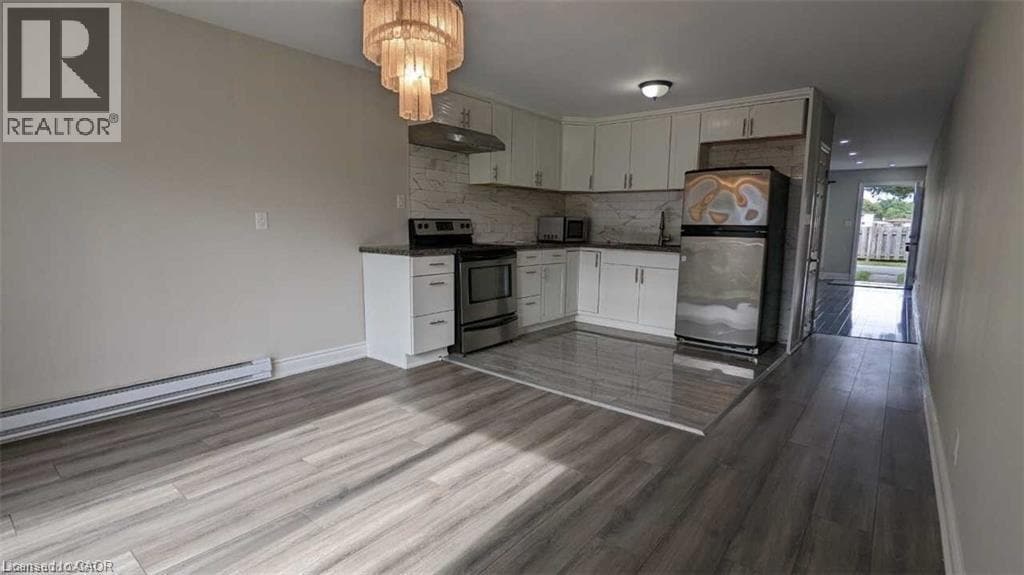 Building Photo - 8646 Willoughby Dr