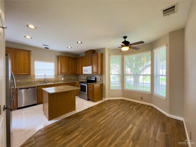 Building Photo - 3402 San Sebastian St