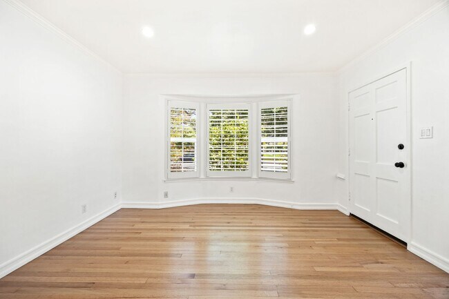 Building Photo - Charming Renovated Pasadena Home with Exceptional Outdoor Space