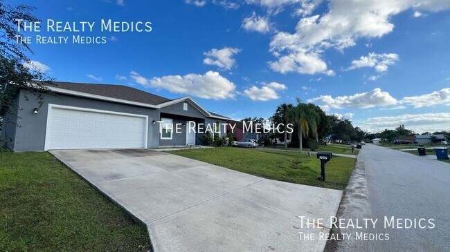 Building Photo - 1067 Sheridan Ave NW