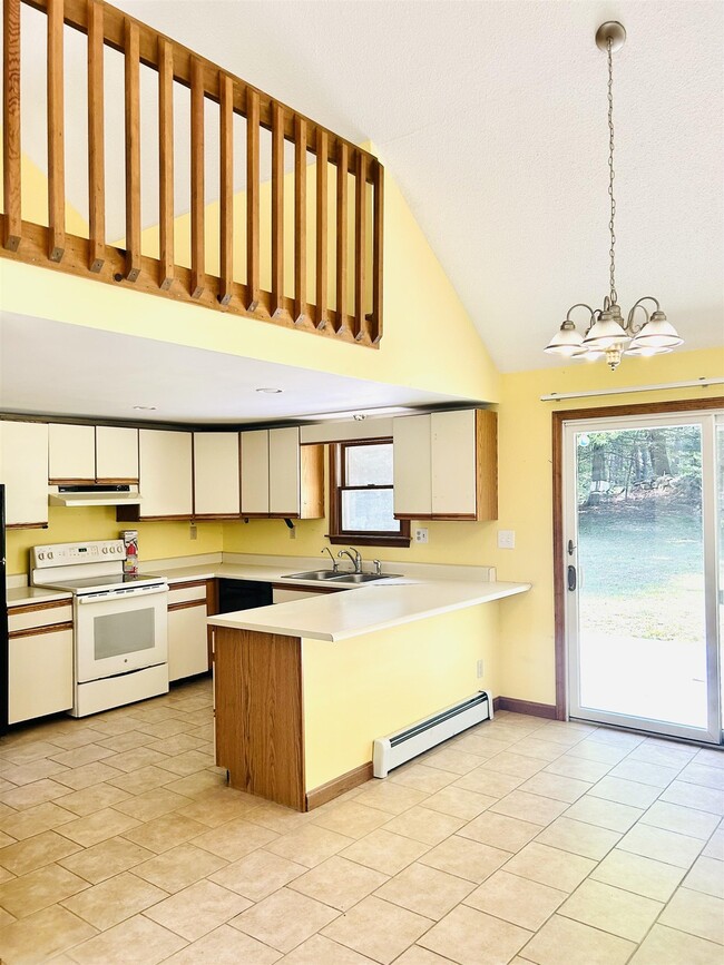 Kitchen - 169 Timbertop Rd