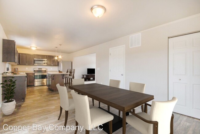 Building Photo - 4 br, 2.5 bath House - 5365 Eagle Glen Ave...