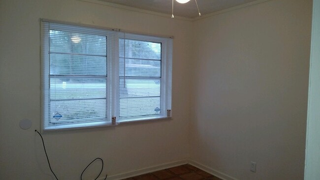 Building Photo - 1301 Leone Ave