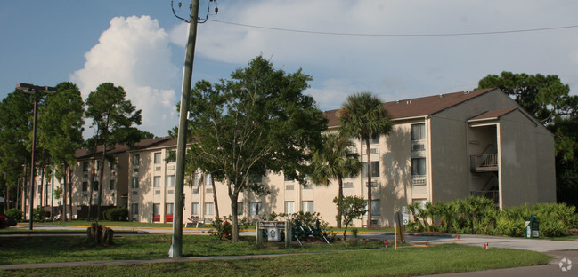 Foto del edificio - Oceanside Estate Apartments