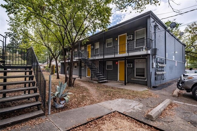 Building Photo - 901 Springdale Rd