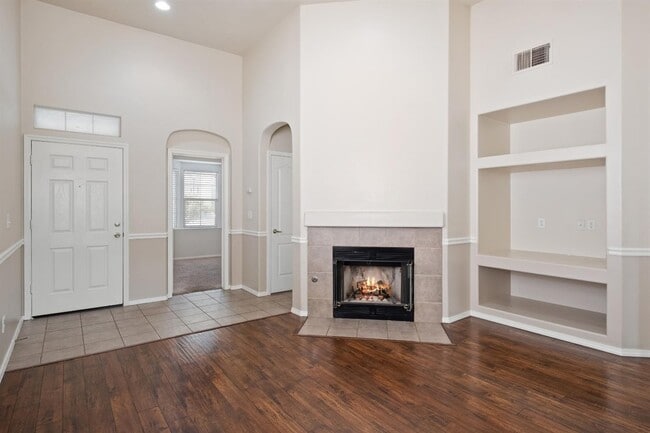 Building Photo - 68 W Bordeaux Ln