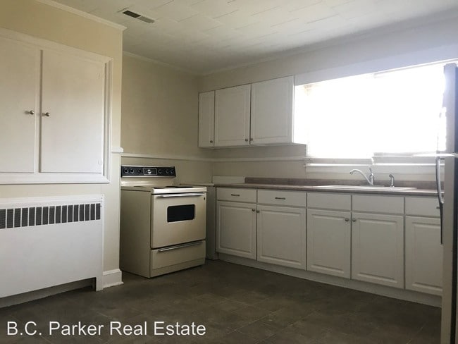 Building Photo - 452 Parkview Dr