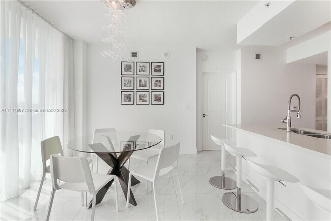 Foto del edificio - 333 NE 24th St