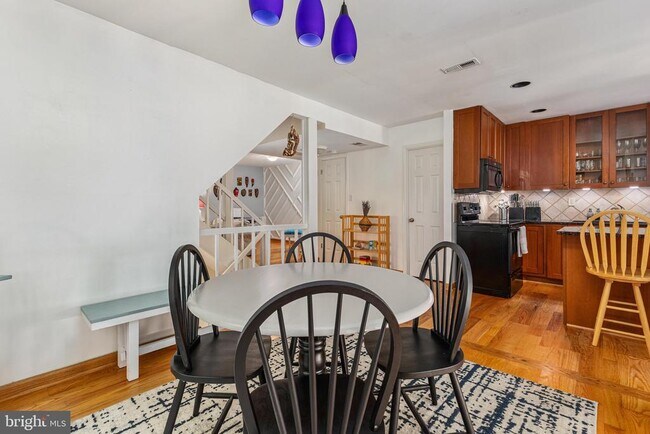 Foto del edificio - 2223 Glencourse Ln