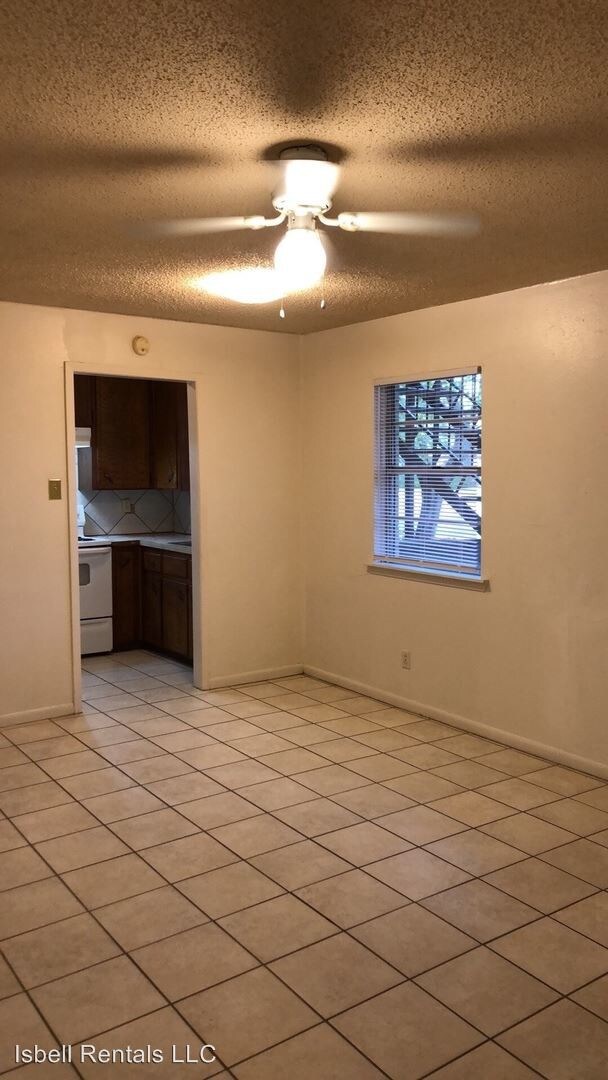Building Photo - 101 E Cardinal Ln