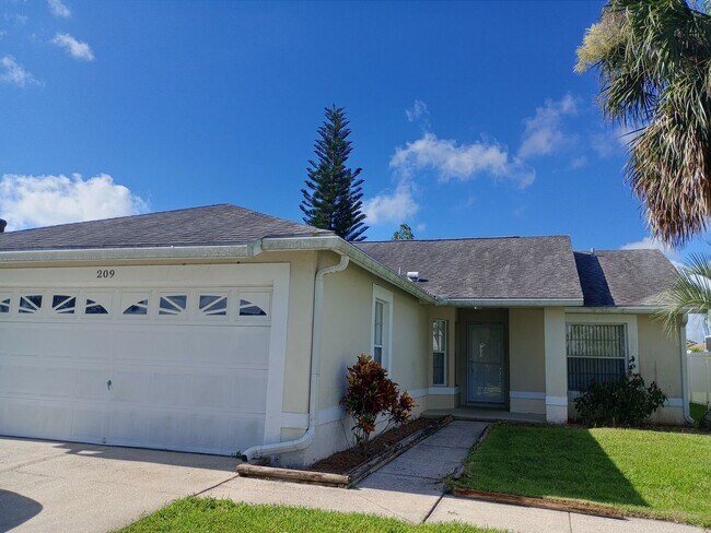 SUMMER SPECIAL 1/2 OFF FIRST MONTH'S RENT ... - SUMMER SPECIAL 1/2 OFF FIRST MONTH'S RENT ... House