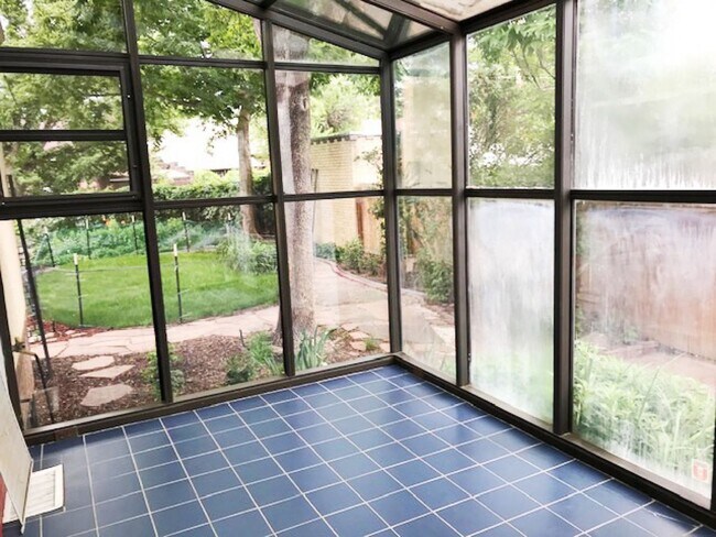 Building Photo - Evolve Real Estate: Beutifule House Available for August 2nd Move-in!