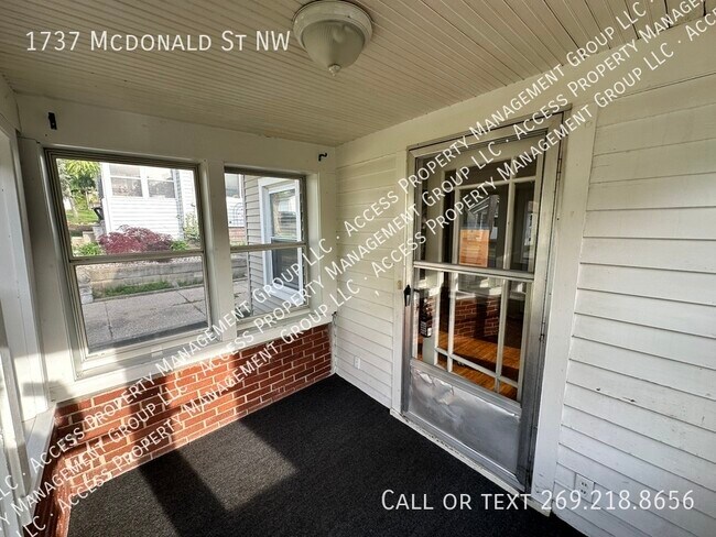 Foto del edificio - 1737 Mc Donald St NW
