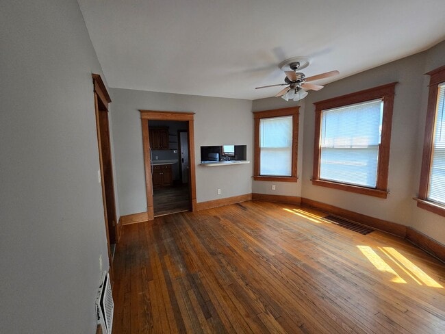 Building Photo - YOU1136