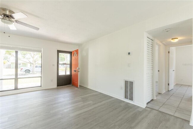 Foto del edificio - 410 42nd Ave NE