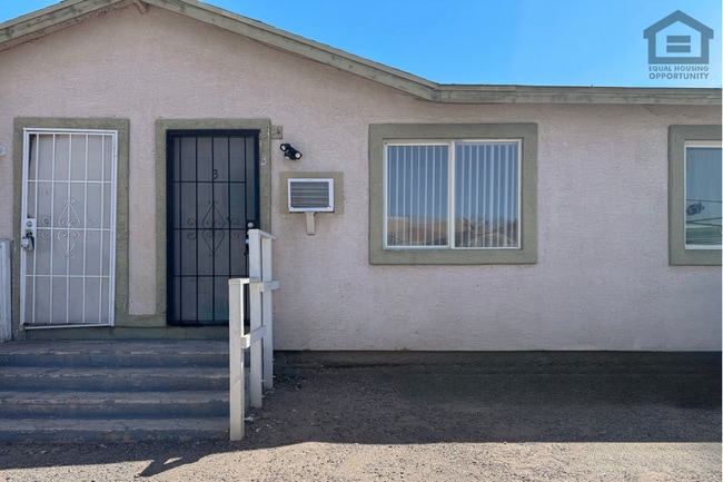 Building Photo - 1708 W Yuma St