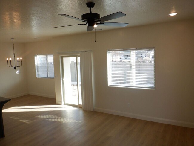 Foto del edificio - 3 Bed - 2.5 Bath, Newer Construction, Larg...