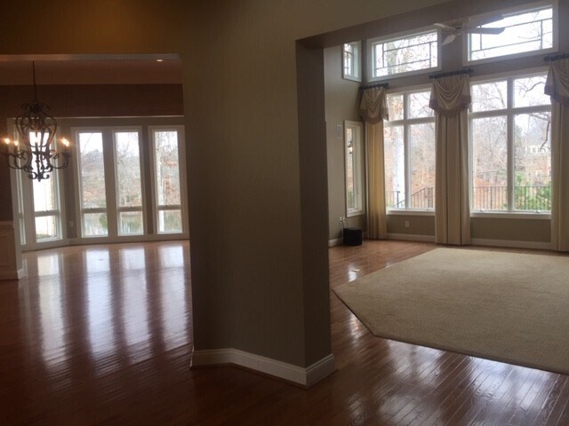 Building Photo - Breathtaking views in the gated golf commu...