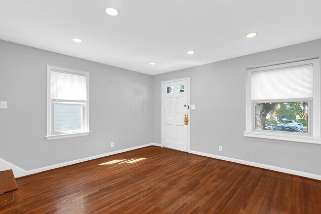 Foto del edificio - 1468 Elmwood Ave