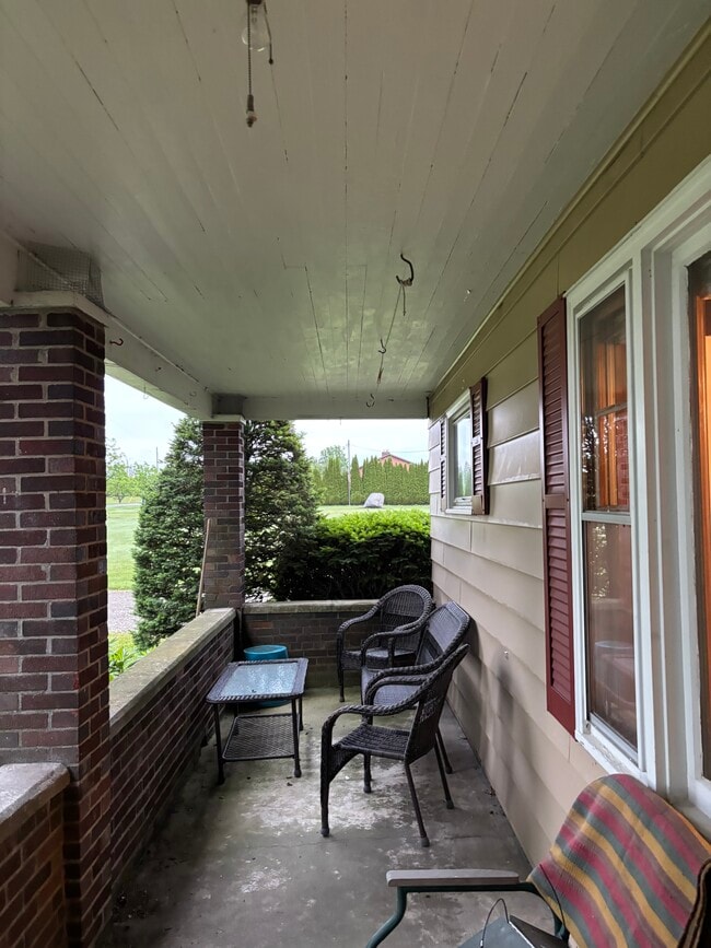Front porch - 3161 E Stancliff Rd
